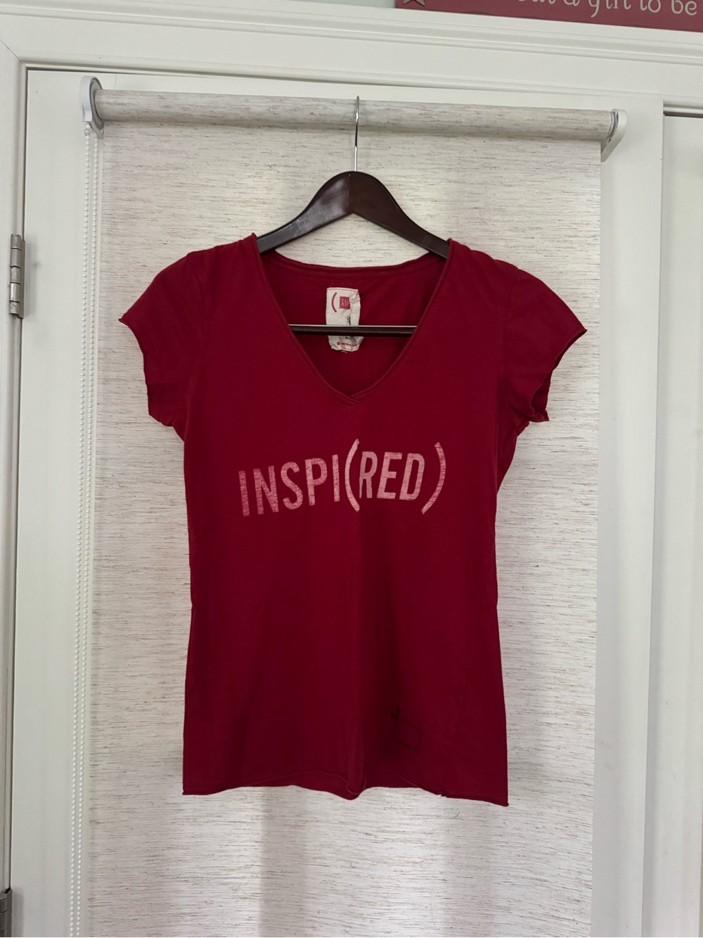 Vintage Gap (PRODUCT)RED INSPI(RED) Graphic V-Neck Tee